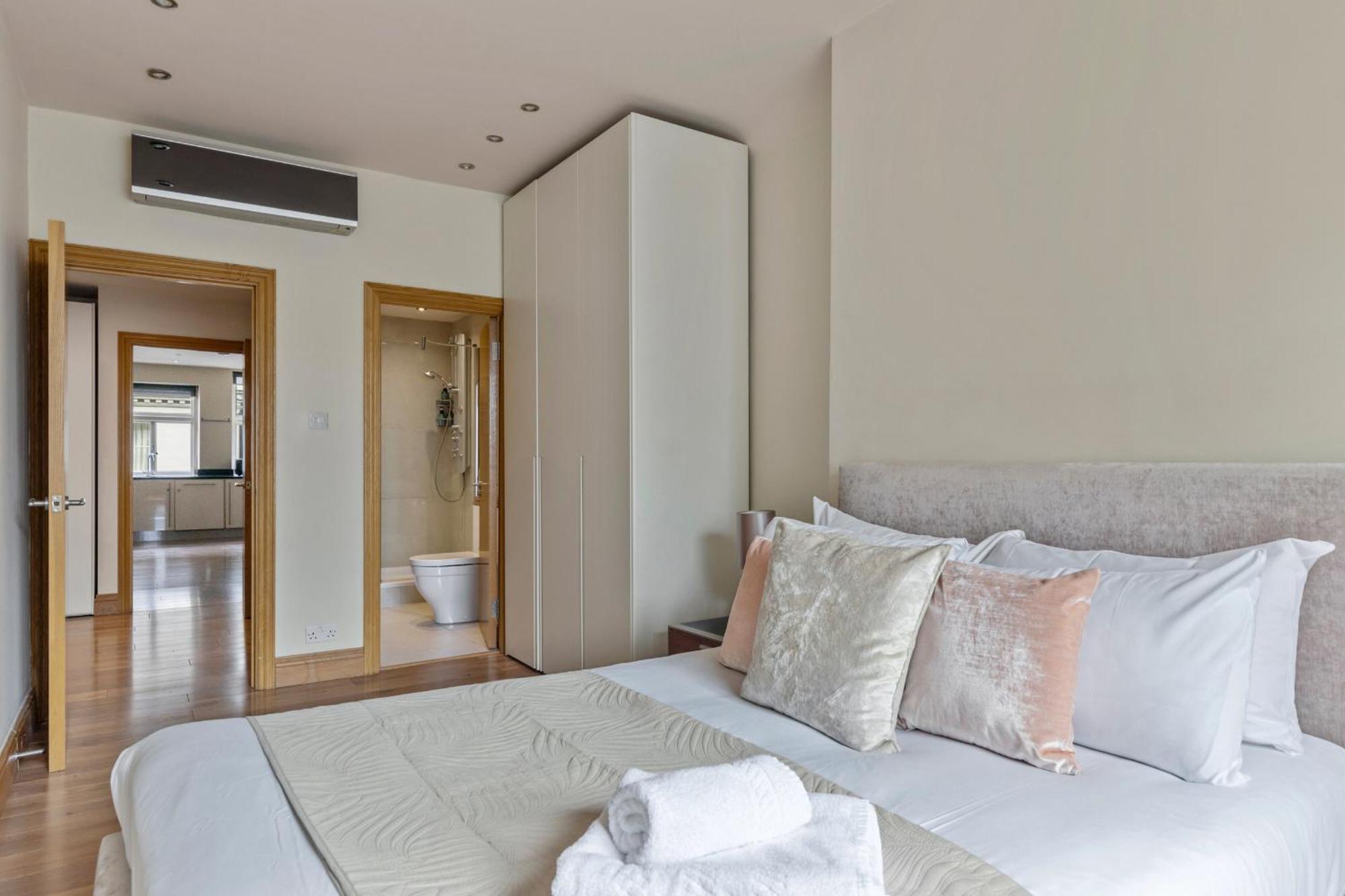 Enchanting Hideaway - La Reserve South Kensington London Bagian luar foto